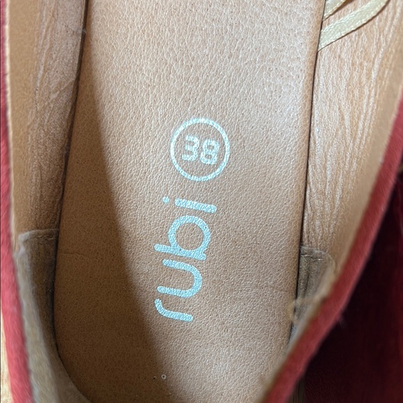 Red Ballet Flats with Rounded Toe - Picture 2 of 8